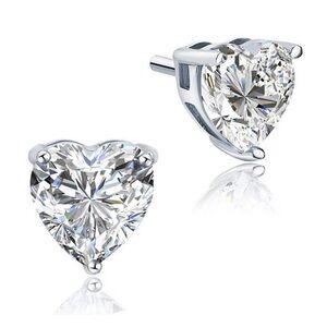 HEART💖SHAPED STUD DIAMOND EARRINGS